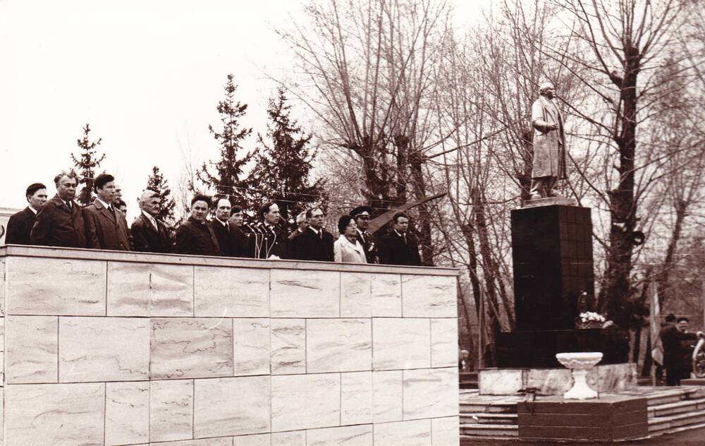 фотография демонстрация к 1 мая.