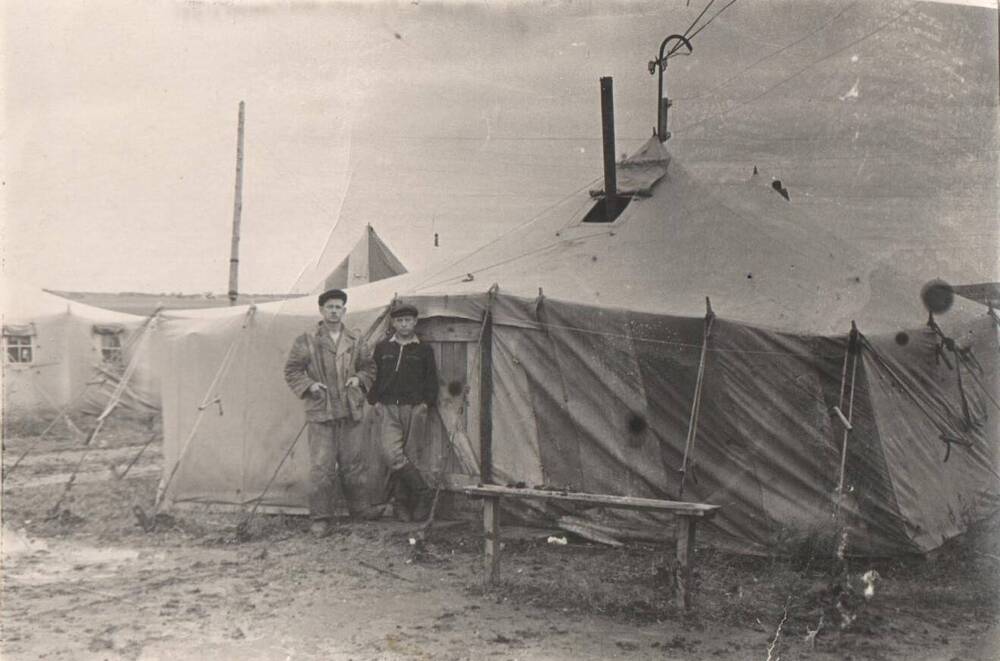 Фотография. Палаточный городок Гайстроя