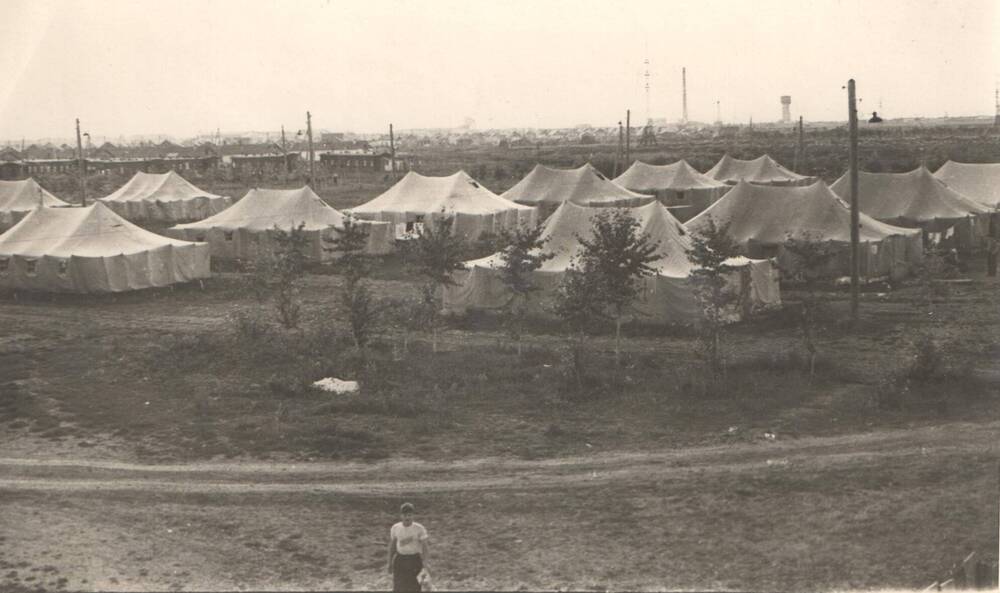 Фотография. Палаточный городок Гайстроя