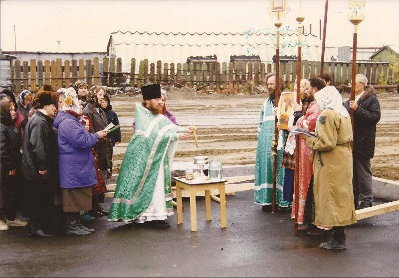 Фотография. Освящение воды отцом Вадимом.