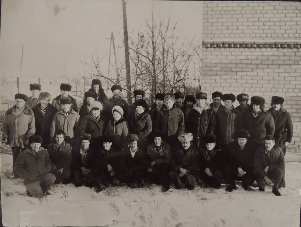 Фотография работников Беляевского ДРСУ 1990 год