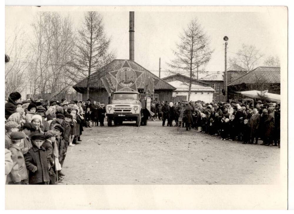 Фотография. Митинг в День Победы, п. Абан