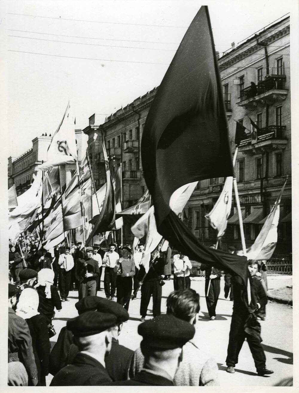 Фотография сюжетная. Празднование 1 мая 1956г. в г. Красноярске.