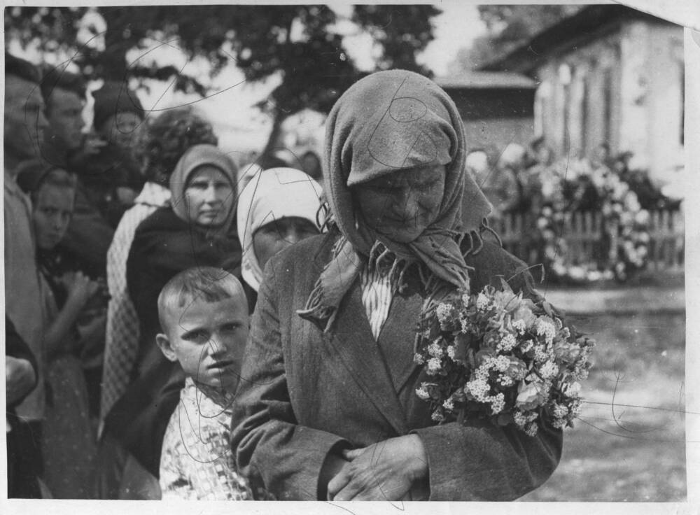 Фото солдатских вдов в День Победы