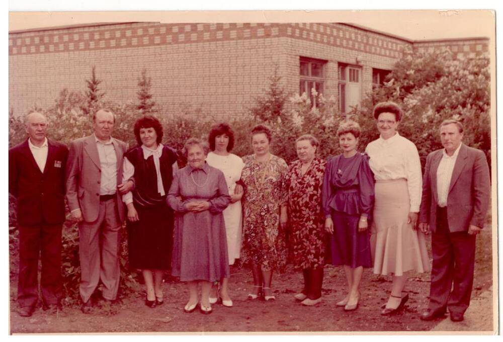 Фотография. Выпуск 1970 год, встреча в 1990 году.