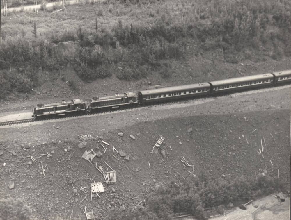 Фотография. Первый пассажирский поезд на участке Ургал–Комсомольск-на-Амуре. 30 июня 1979 г.