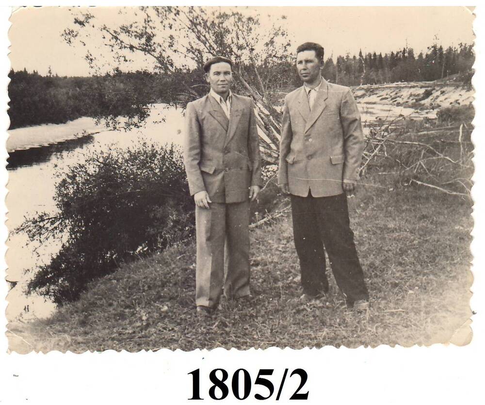 Фото чёрно-белое. Якименко Владимир с братом Митей.