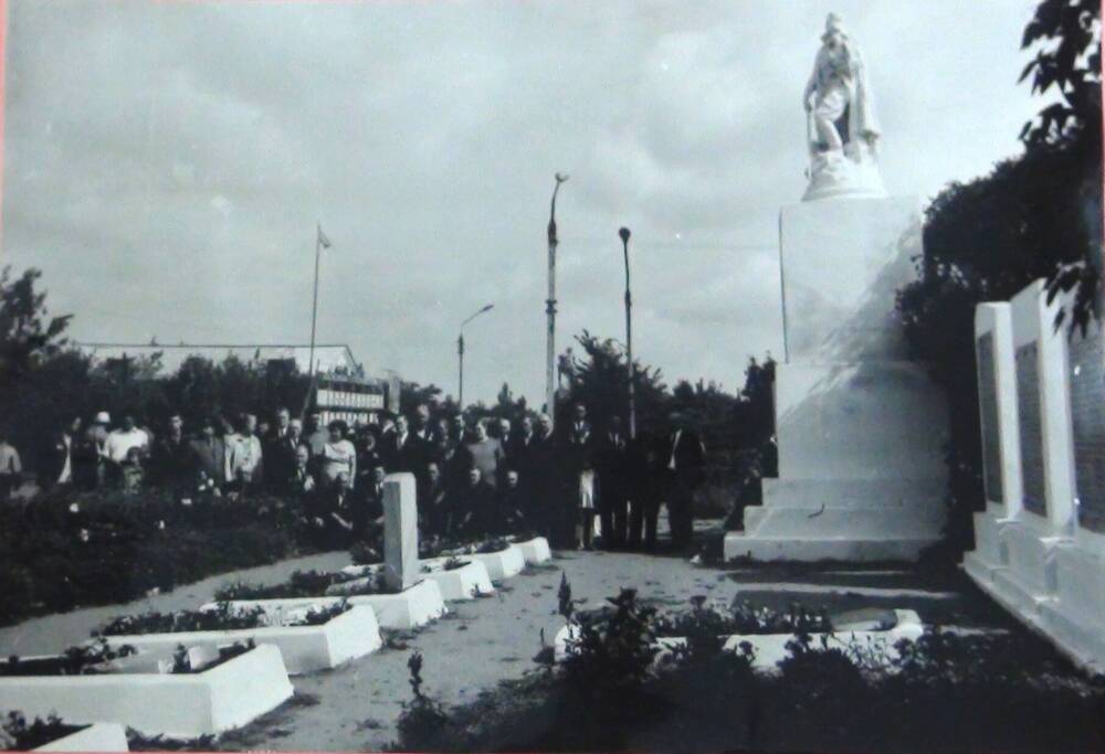 Фото-копия ч/б. Встреча ветеранов дивизии в Понырях 1973 г.
СССР.