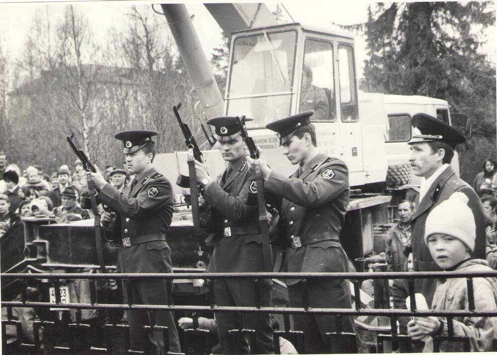 Фотография ч/б. Оригинал.«Захоронение останков 46 воинов 122-й стрелковой дивизии».