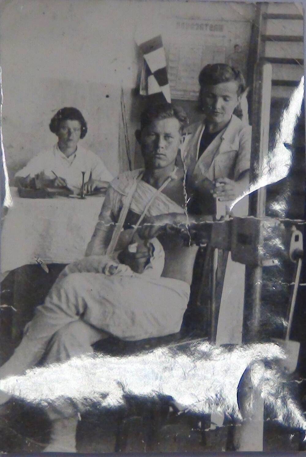 Фото: Вишнев  А.Г. в госпитале  1017, в августе 1944 года на АФН.