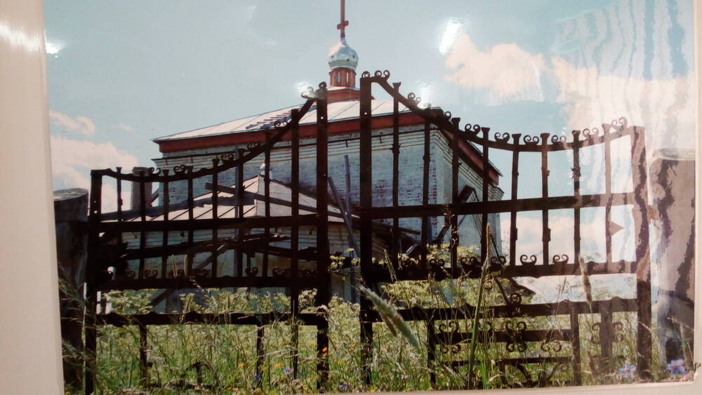 Фото ворот у  Никольской церкви