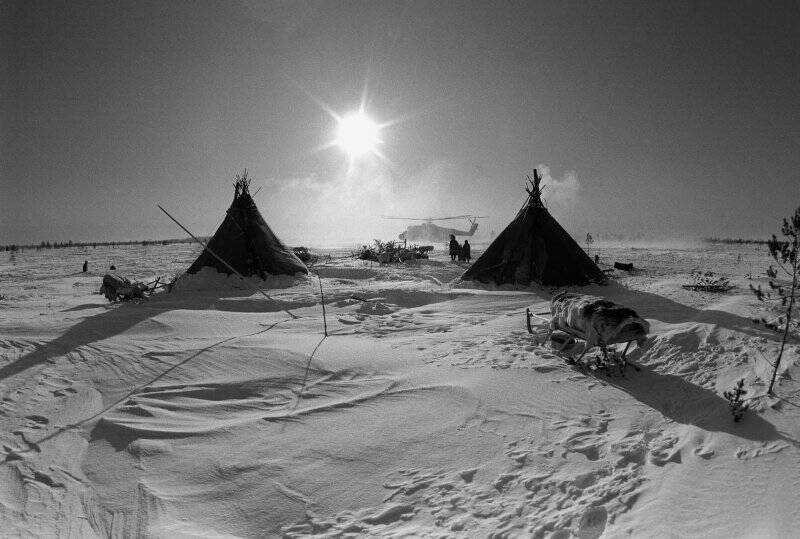 Фотография. Два чума в сумерках. Из серии Лики Севера