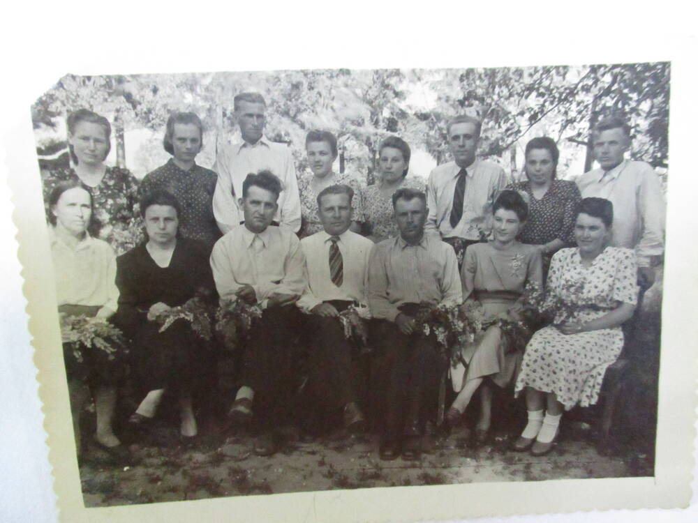 Фотография
Малышев П.А. с учителями детского дома с.Коробкино Конышевского района