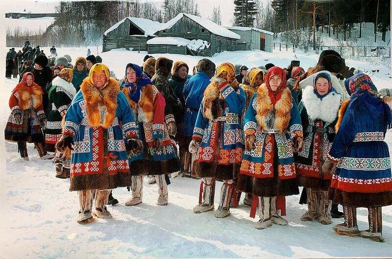 Фотография. Слет рыбаков, охотников и оленеводов в п. Тром – аган.