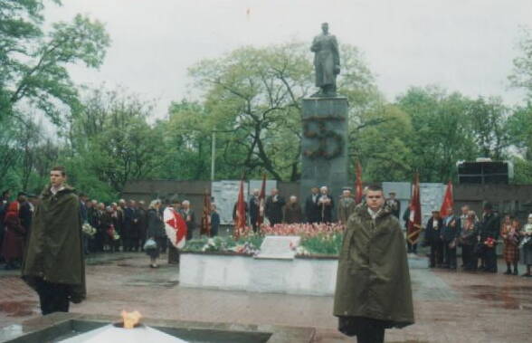 Фотография. 55 лет Победы. Мемориал в п. Зимовники.