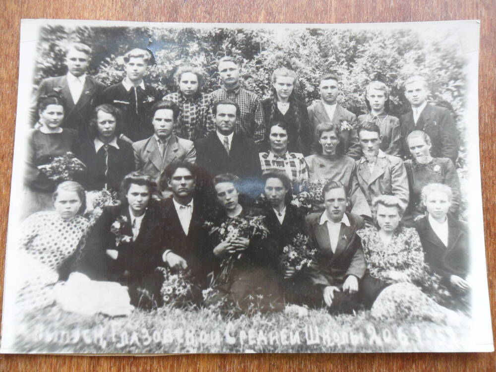 Фотография
Батосская В.Д. сидит в окружении своих учеников.