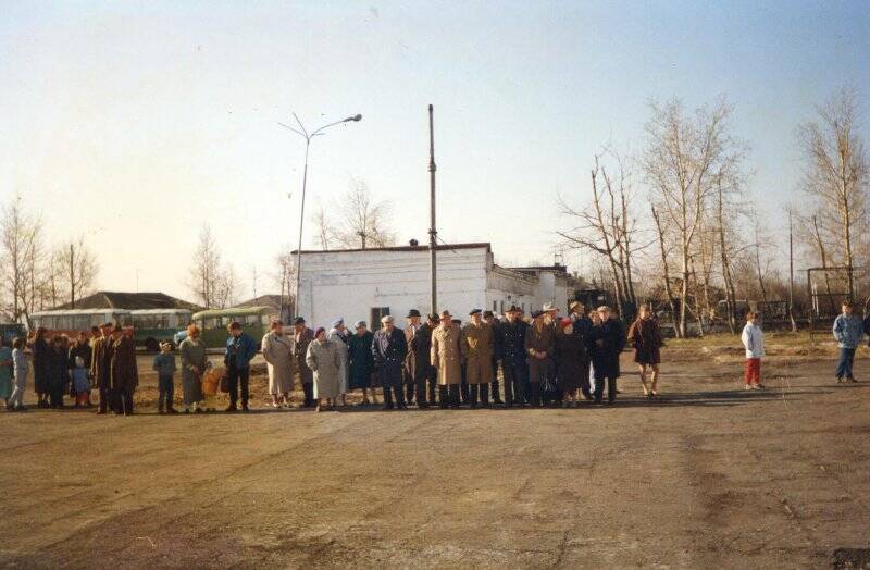 Фотография цветная. Митинг, посвященный Дню Победы, в поселке Углеуральский