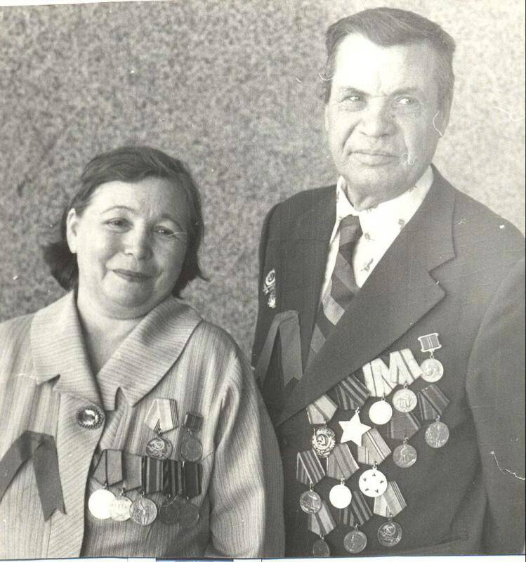 Фотография. Ваулин Иван Григорьевич с женой Лидией Ивановной 1980е гг