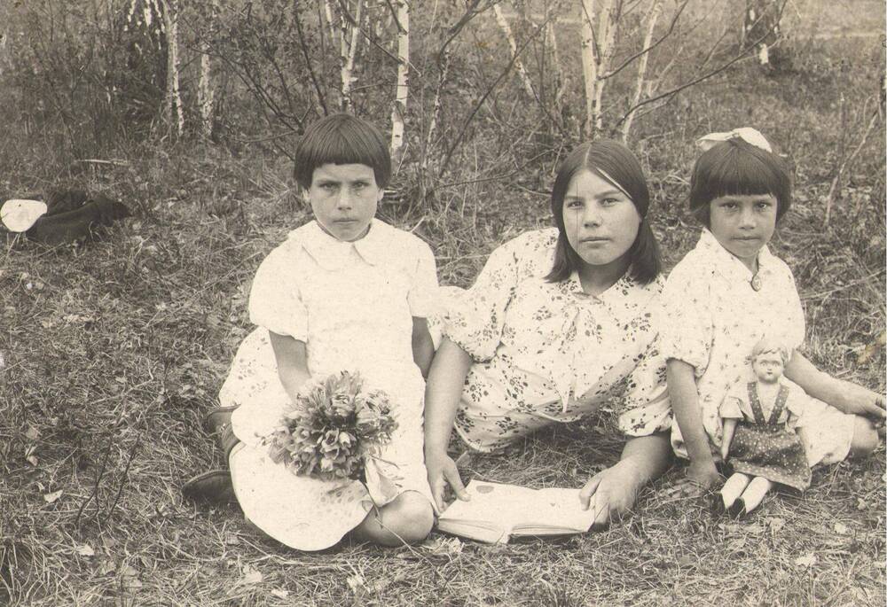 Фотография Сестрёнки в весеннем лесу, под Челябинском