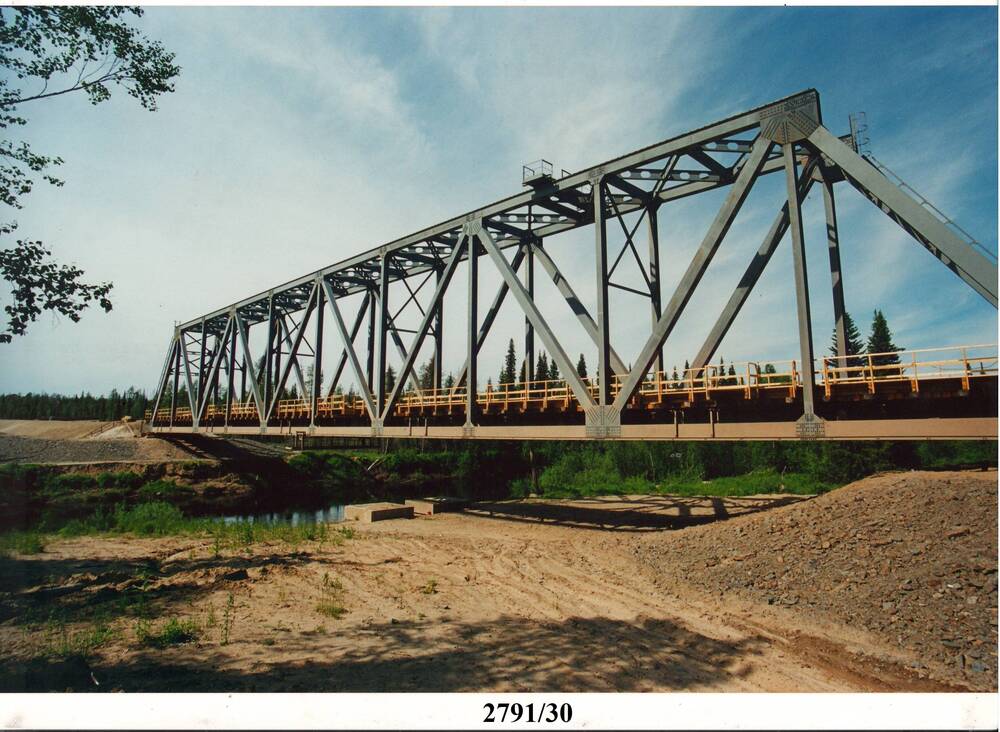 Фото цветное. Авто-железнодорожный мост через реку Вымь.