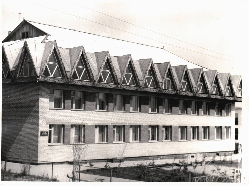 Фотография. Здание детского сада  Таежный. п. Алонка, 1982 г.