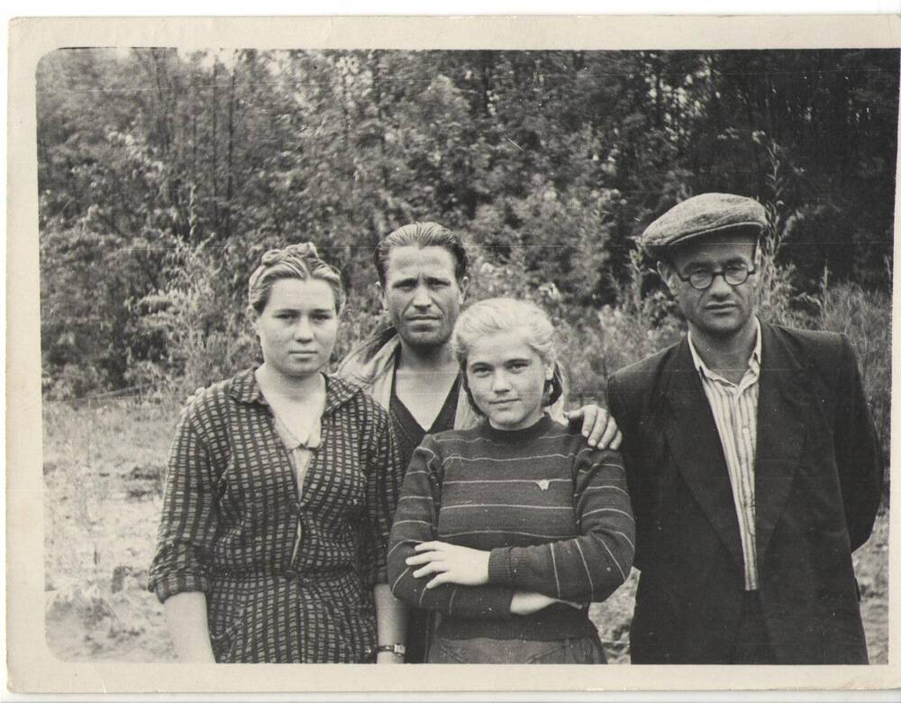 Фотография. Руководители пионерского лагеря «Мечта». 1957 г.