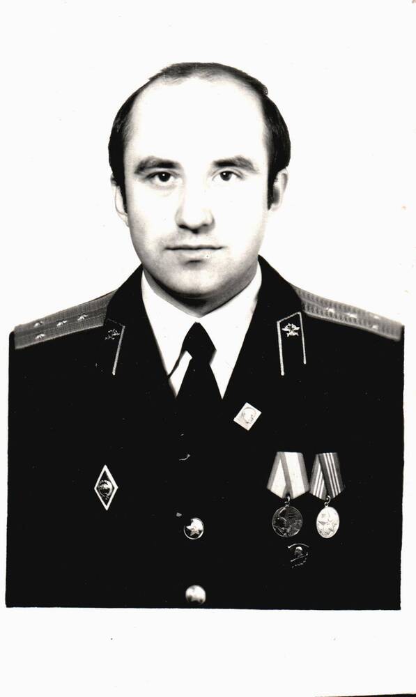 Фотография. Лещишин В.Г. – делегат ХХ съезда ВЛКСМ, капитан ж/д войск строитель БАМа. 1987 год.