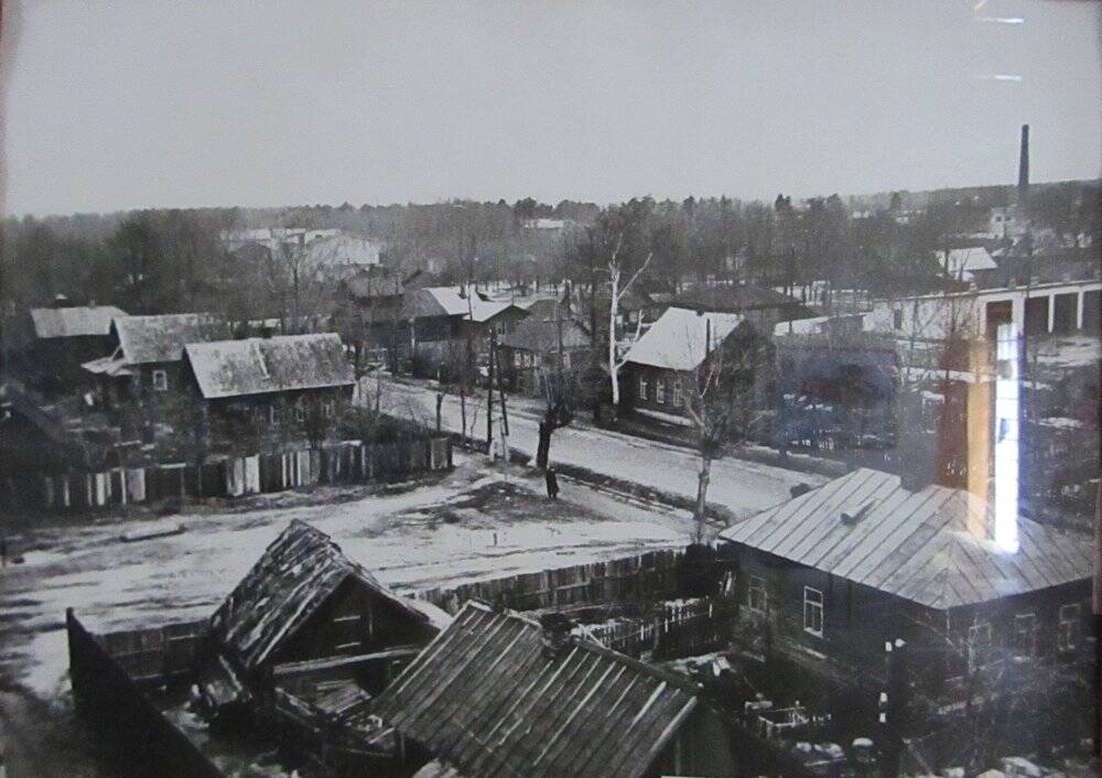 Фотография ВИд на будущую улицу Попова и им. Ленина (после войны).