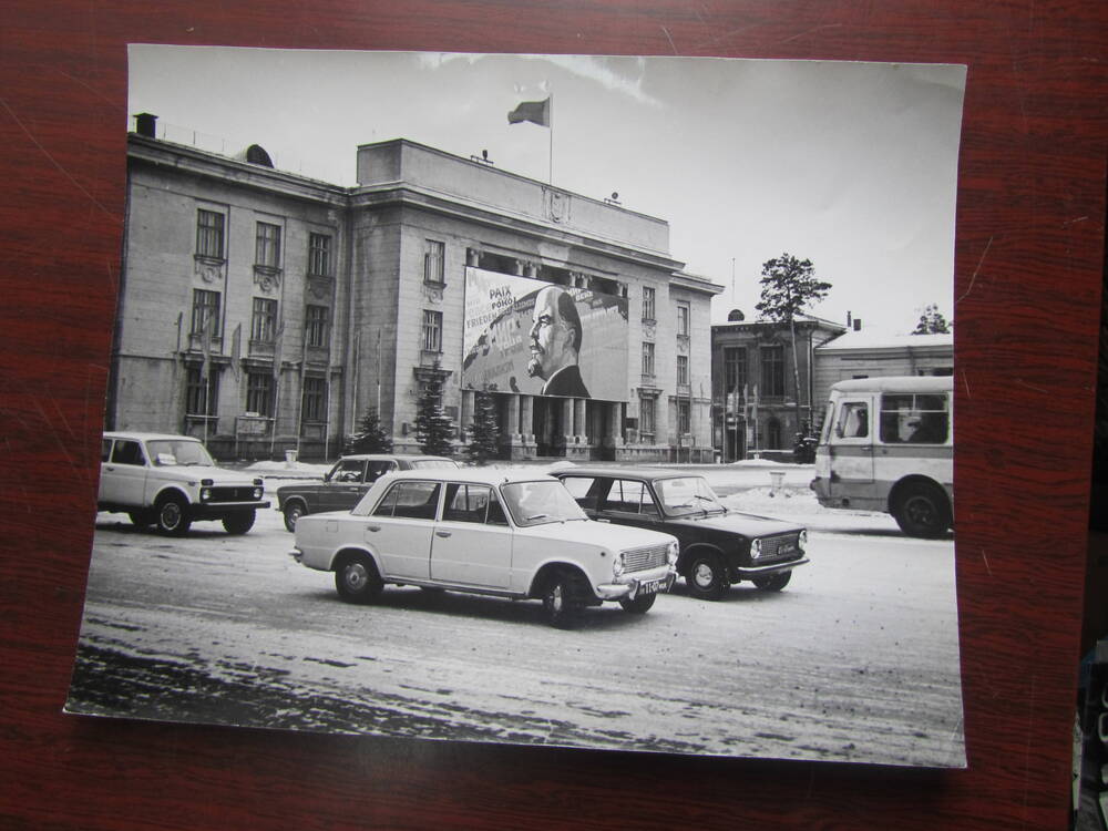 Фотография «Площадь Ленина. Здание горисполкома. Г.Ангарск»