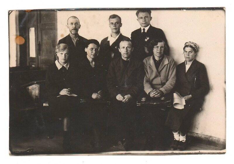 Фотография. Преподаватели Карабашской школы семилетки, (среди них Серикова Анна Николаевна)