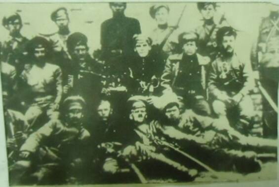 Фотография Бирюченского красноармейского отряда под командованием С.М. Потетюрина.