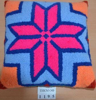 Подушка с ковровой вышивкой