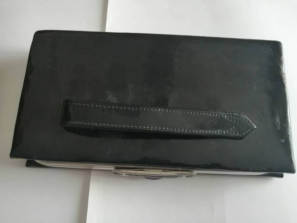 сумочка - клатч черная, лакированая