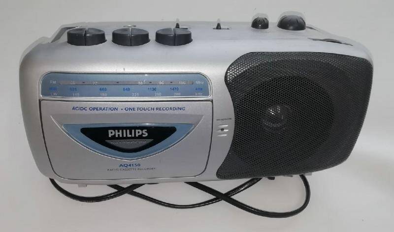магнитофон кассетный с приемником PHILIPS