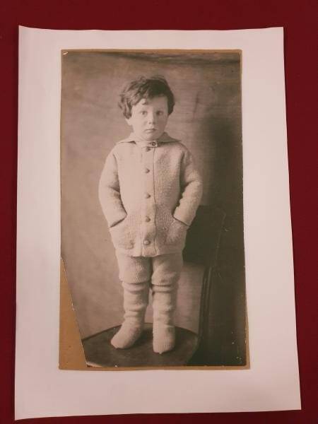 Копия с фотографии Жени Пастернака (сына Б.Л. Пастернака) в детском возрасте в полный рост
