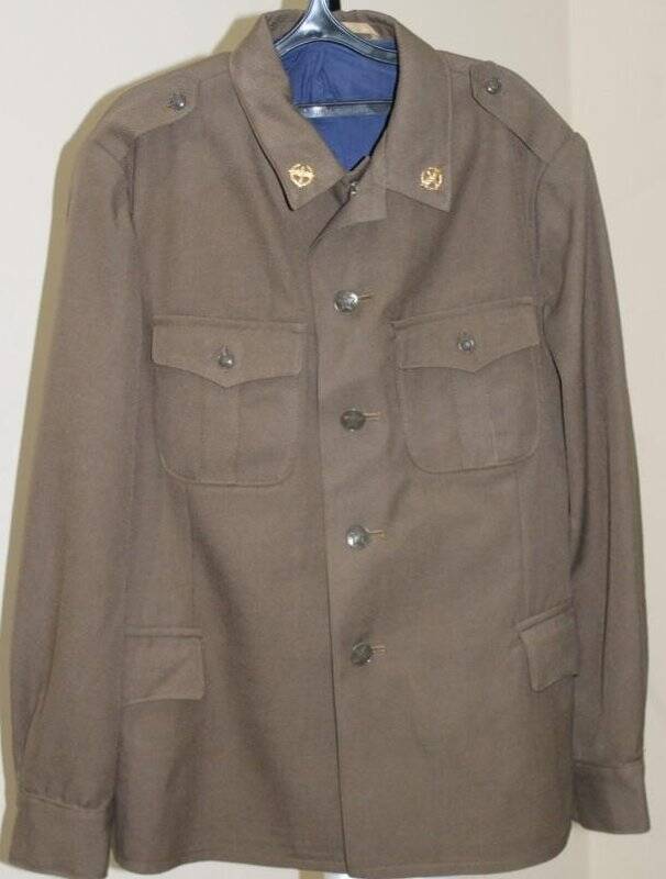 Куртка с эмблемами авиации (техника аэродромного обслуживания). Летняя повседневная форма одежды военнослужащего Советских Военно-Воздушных Сил (ВВС).