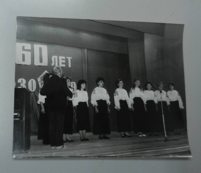 Фото групповое. 60 лет мед.училищу.