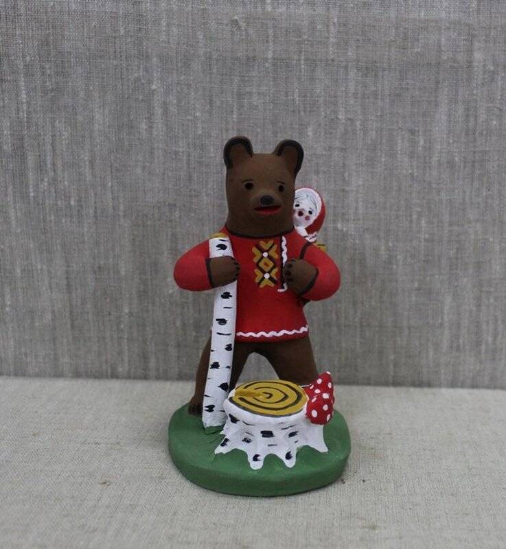 Каргопольская глиняная игрушка «Медведь и Машенька».