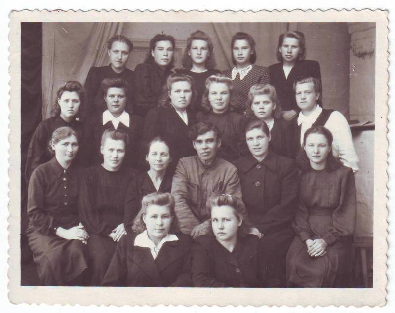 Документ. Фотография черно-белая групповая Работники артели Ауче, 1950-е гг.