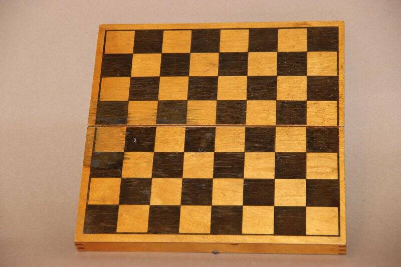 Шахматная доска, из набора шахмат