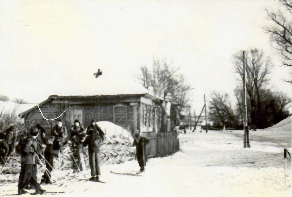 Фотография из фото - альбома Подготовительный поход 24 - 25 декабря 1960 года восьмилетней школы № 4