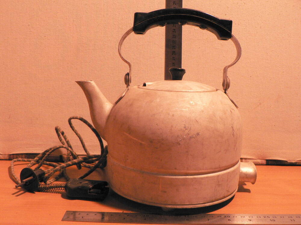 Чайник электрический с крышкой и шнуром