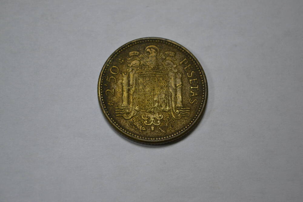 Монета. Испания. 2,50 песет. 1953 г.