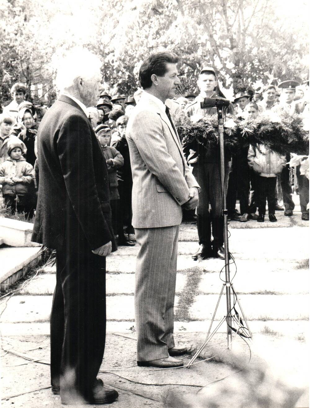 Фотография: Медведицков Ф.А. у микрофона 1994 г.