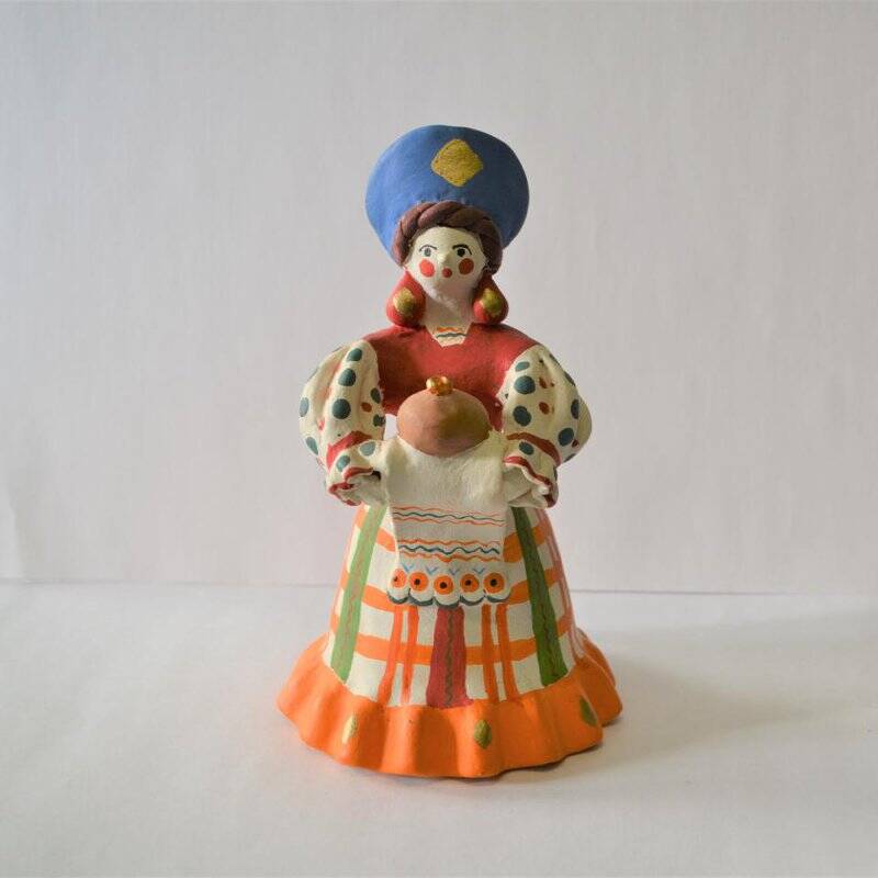 Игрушка глиняная Дама с хлебом и солью(по традициям дымковской игрушки)