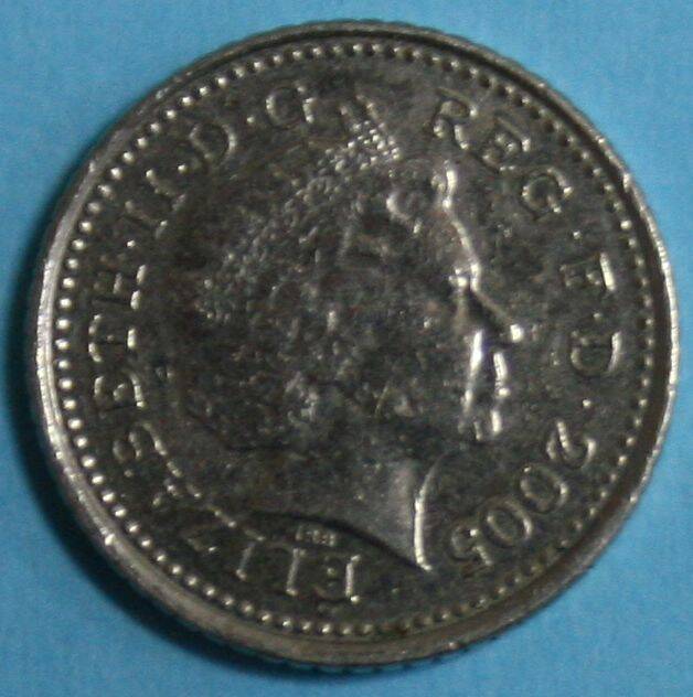 Монета банка Великобритании. 5 пенсов 2005 г. выпуска.