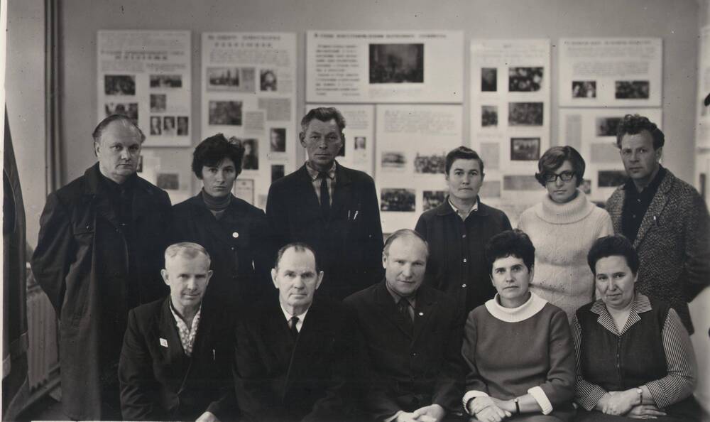 Фотография. Группа участников создания народного музея в Вичуге.