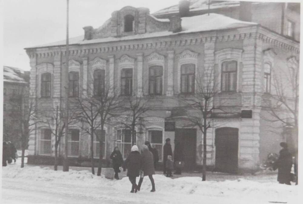 Фотография. Общий вид здания Вичугского народного краеведческого музея.