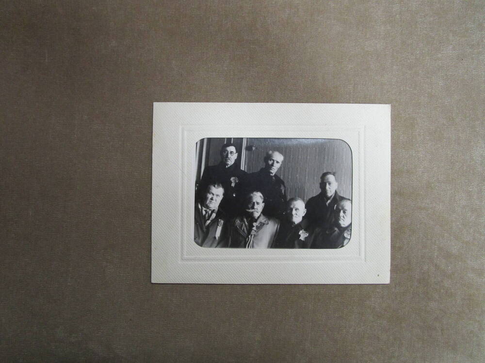 Фотография групповая в паспарту: участники гражданской войны. Г. Стерлитамак БАССР.  1964 год.
