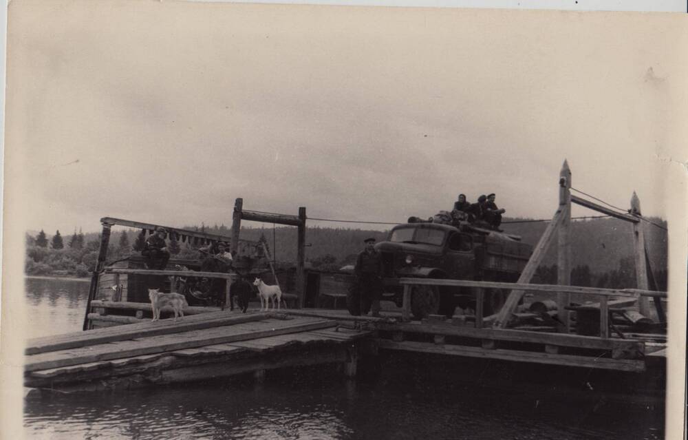 Фото черно-белое панорамное старый паром Богунайского рудника 1950г